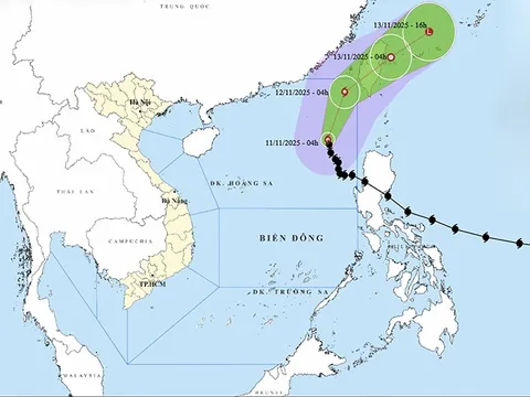 Ngày 11/11, Bão Fung Wong di chuyển lên phía đông bắc Biển Đông và suy yếu dần