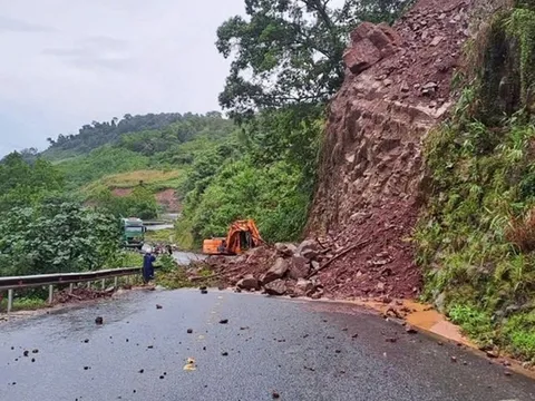 Tập trung ứng phó mưa lũ, đặt nhiệm vụ bảo đảm an toàn tính mạng cho Nhân dân lên trên hết, trước hết
