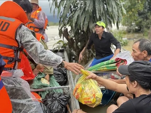 Bản lĩnh ứng phó với mưa lũ đặc biệt lớn ở Trung Bộ - Niềm tin vào sức mạnh trên dưới đồng lòng