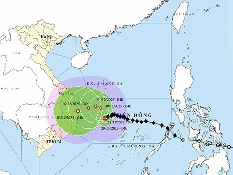 Ngày 28/11, Bão số 15 giật cấp 14, vùng biển miền Trung biển động dữ dội