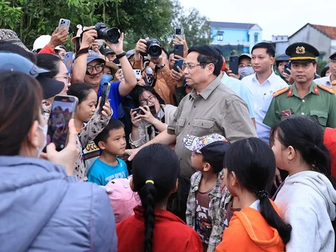 Thủ tướng: Triển khai "chiến dịch Quang Trung" thần tốc dựng lại nhà cho đồng bào bị thiên tai