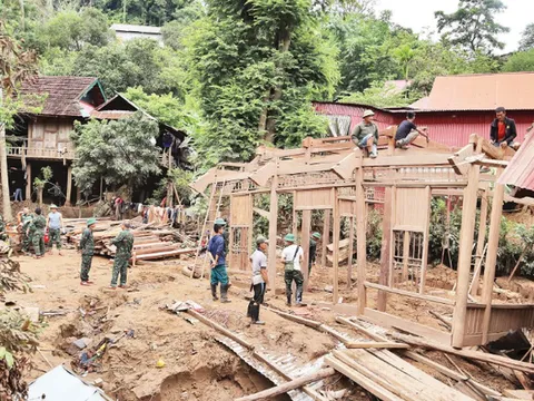 Thủ tướng phát động "Chiến dịch Quang Trung" thần tốc xây dựng lại, sửa chữa nhà bị thiệt hại do thiên tai miền Trung