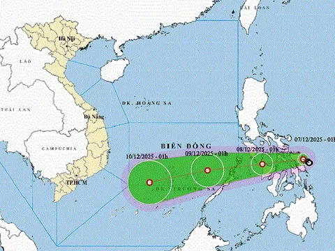 Ngày 7/12, áp thấp nhiệt đới tiến vào Biển Đông, gây gió mạnh và biển động