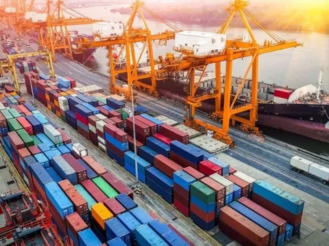 Năm 2025, dù nhiều biến động, tổng kim ngạch xuất nhập khẩu Việt Nam có thể vượt 900 tỷ USD