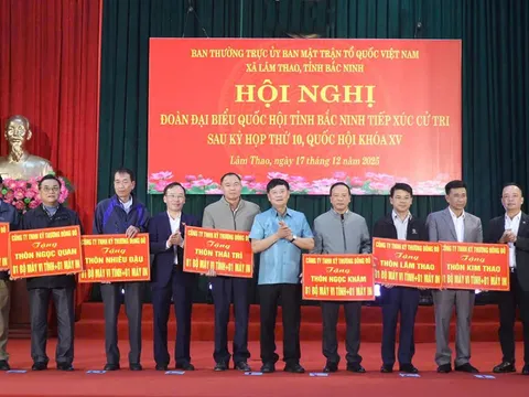 Trao tặng 17 bộ máy tính chung tay thúc đẩy chuyển đổi só tại xã Lâm Thao (Bắc Ninh)