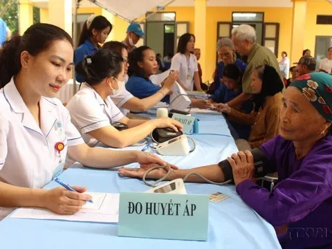 Mở rộng quyền lợi chăm sóc sức khỏe cho người dân: Người từ 75 tuổi hưởng hưu trí được BHYT chi trả 100% chi phí khám, chữa bệnh