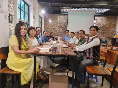 Tùy bút: Đam Books trong tôi - một miền sáng lặng thầm