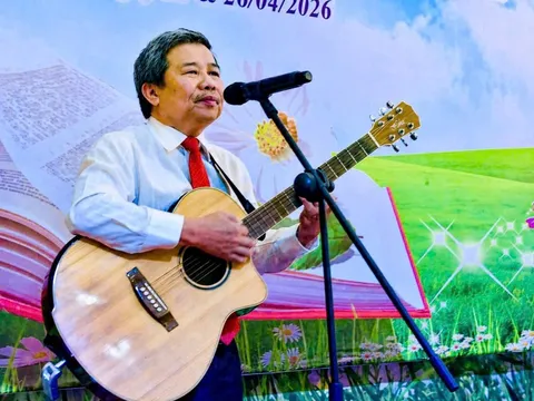 Biển và em - Thơ Lê Quốc Thịnh