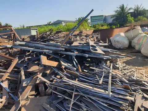 Quy trình thu mua phế liệu tại Thành Long, xe cẩu thu gom tận nơi