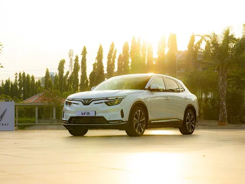 Chủ xe VF 8: Cơ hội tiết kiệm tới 168 triệu đồng, không mua bây giờ thì “tiếc ngẩn ngơ”