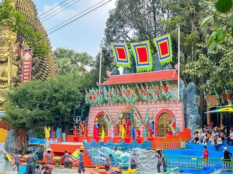 Cảm xúc mãnh liệt khi xem truyền thuyết Sơn Tinh và Thủy Tinh ở Suối Tiên