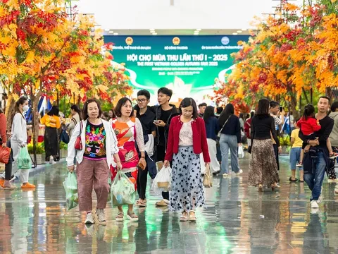 Chưa đầy 24 giờ cuối ở siêu hội chợ “hot” nhất năm: Mua sập sàn - Ăn ngập miệng - Check-in "cháy máy"