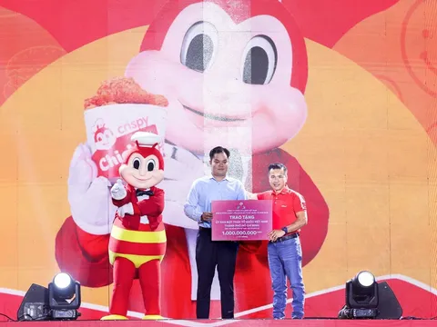 Jollibee Việt Nam đóng góp 1 tỷ đồng cho miền Trung khắc phục hậu quả sau bão lũ