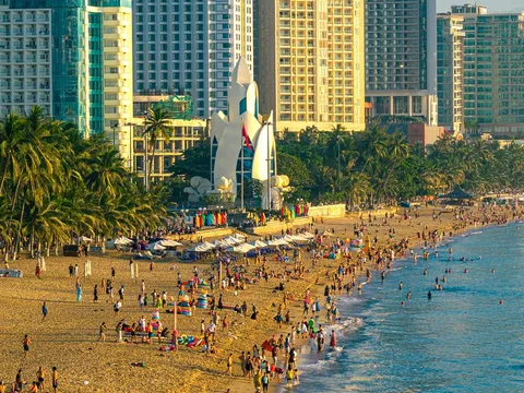 Du lịch tăng trưởng ấn tượng, Khánh Hòa tính bài toán mở rộng không gian đô thị?