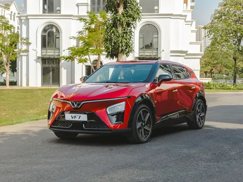 Chủ xe tiết lộ 2 lý do giúp VinFast VF 7 “ăn đứt” xe xăng cùng tầm tiền