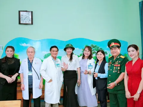 Lan tỏa yêu thương đến trẻ em Lâm Đồng qua chương trình khám bệnh và tặng quà của Bệnh viện Nhi Đồng 1