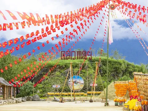 Lên Sa Pa dịp 2/9, tham dự lễ hội thổ cẩm lần đầu tiên tại Fansipan