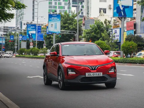 Chủ xe nói về VinFast VF 6: Đẹp để tự tin gặp khách, mạnh để không ngại đường xa