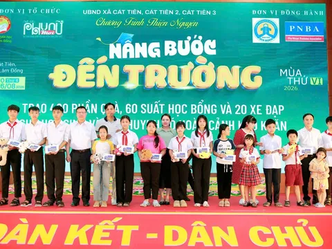 Tạp chí Phụ nữ Mới với chương trình “Nâng bước đến trường”