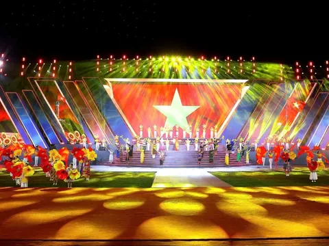 “Cần Thơ - Vươn tầm cao mới”