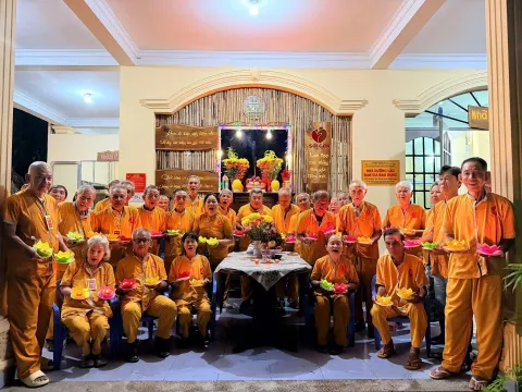 Sài Gòn Bao Dung và một định nghĩa khác về gia đình: Lo cho người già từ bữa cơm đến ngày giỗ