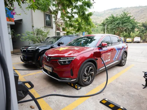 Chủ xe VinFast nạp điện thuận tiện tại 150.000 cổng sạc, miễn phí tới 2029