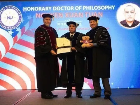 Nhà văn, nhà nghiên cứu Nguyễn Xuân Tuấn được Đại học Nobel (Hoa Kỳ) tặng bằng Tiến sĩ danh dự