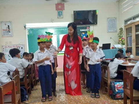 Ươm mầm lý tưởng dưới mái trường số: Khi lời Bác sáng soi từng trang sách 4.0