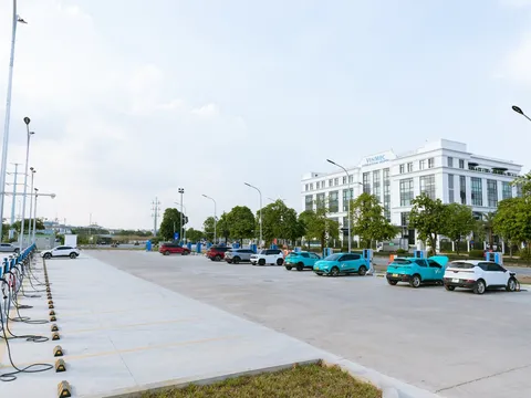 Mục sở thị trạm sạc ô tô điện lớn nhất Việt Nam tại Hà Nội