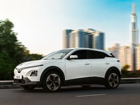Chủ xe VinFast VF 6: Đi làm giờ cao điểm vẫn nhàn chân phanh