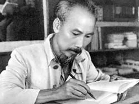 Chủ tịch Hồ Chí Minh với việc kết hợp đông-tây y