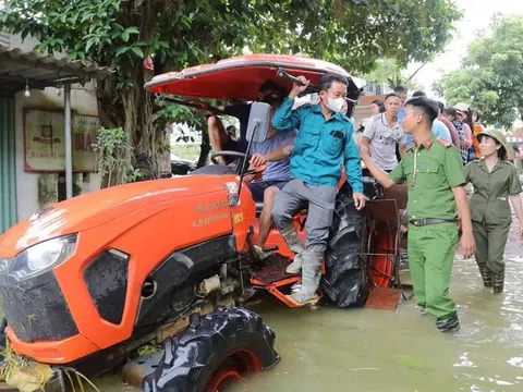 Nghĩa tình quân dân ấm áp lan tỏa tại vùng rốn lũ Thủ đô