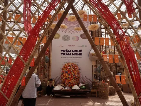 Khi làng nghề truyền thống bước vào trung tâm thương mại