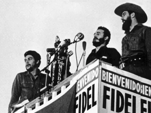 Fidel Castro với những bước tiến đầu tiên và nghệ thuật chèo lái con thuyền cách mạng Cuba