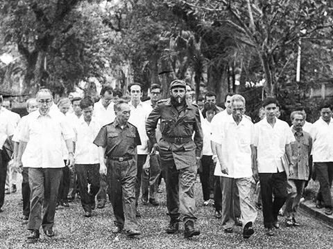 Vượt qua vĩ tuyến 17: Bản lĩnh của vị tổng tư lệnh Fidel Castro giữa vùng chiến sự