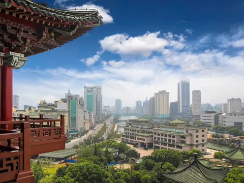 Trung Quốc: Từ lớp học công xưởng thế giới đến tư duy tái cấu trúc chuỗi giá trị và bảo vệ nguồn lực con người trong kỷ nguyên mới
