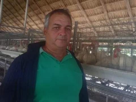 Nuôi gà ở Cuba, một nông dân chiến thắng "giặc cỏ" marabú, biến thành trang trại kiểu mẫu, được cả thành phố tự hào