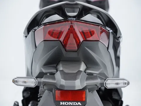Tin xe trưa 31/7: Honda Vario mới giá 39 triệu đồng rẻ hơn Air Blade đã về Việt Nam với màu cực đẹp