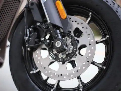 Tin xe 1/9: Ra mắt ‘vua côn tay’ mới giá 58 triệu đồng, ‘đè bẹp’ Yamaha Exciter và Honda Winner X
