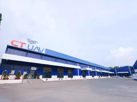 CT UAV – SỐC VỚI NHÀ MÁY ĐÚC COMPOSITE TỰ TIẾN HÓA