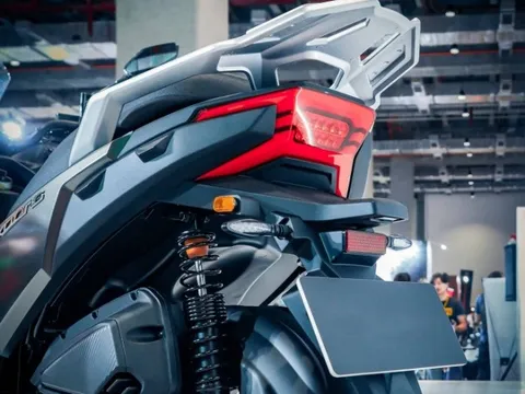 Tin xe hot 29/9: ‘Cơn ác mộng của Honda SH’ chính thức ra mắt với giá rẻ, có phanh ABS 2 kênh và TCS
