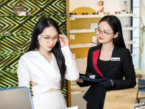 Hành trình đằng sau một chiếc mắt kính hàng hiệu tại Hải Triều