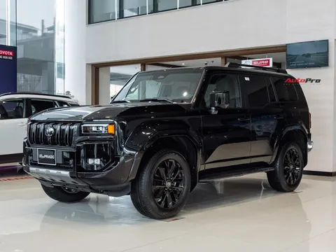 Toyota Land Cruiser Prado 2025 phải giảm giá sâu để kiếm khách