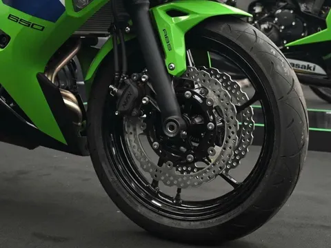 Tin xe trưa 23/10: Ra mắt ‘vua côn tay Nhật’ mới ‘trên cơ’ Exciter và Winner R tại Việt Nam, giá cực rẻ