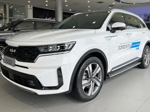 Kia Sorento PHEV tiếp tục giảm giá mạnh, tổng ưu đãi chạm mốc 410 triệu đồng