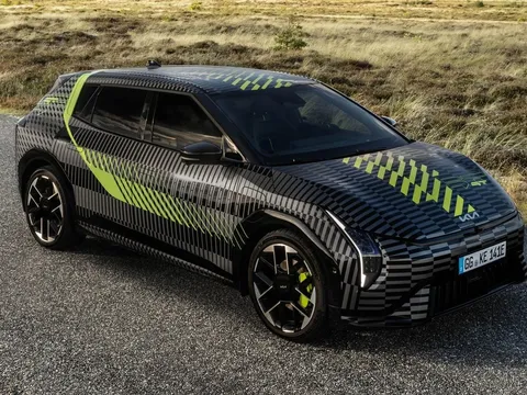 Kia EV4 hiệu năng cao chính thức lộ diện, sẵn sàng thách thức Tesla Model 3