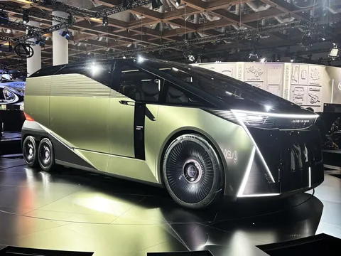 Lexus LS concept ra mắt: MPV 6 bánh ‘dị nhất lịch sử’ gât sốc tại Japan Mobility Show 2025