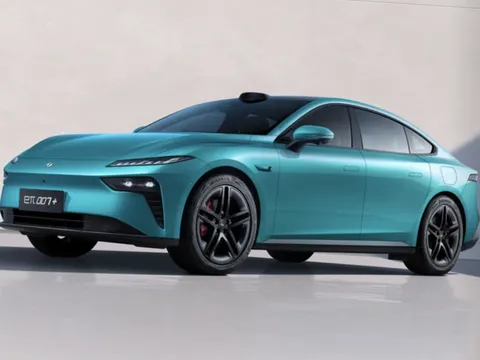 Sedan hạng D công suất 536 mã lực thách thức Toyota Camry, giá chỉ hơn 550 triệu đồng