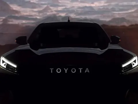Toyota hé lộ hình ảnh chính thức của Hilux thế hệ mới trước ngày ra mắt