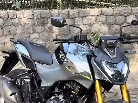 Tin xe 7/11: ‘Kẻ huỷ diệt Yamaha Exciter và Honda Winner R' về đại lý, hứa hẹn hút khách nhờ giá rẻ